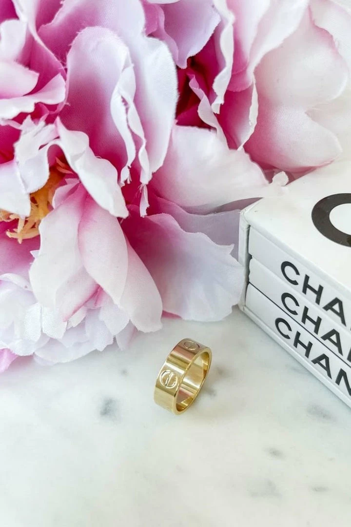 A.v Max Nailhead Ring