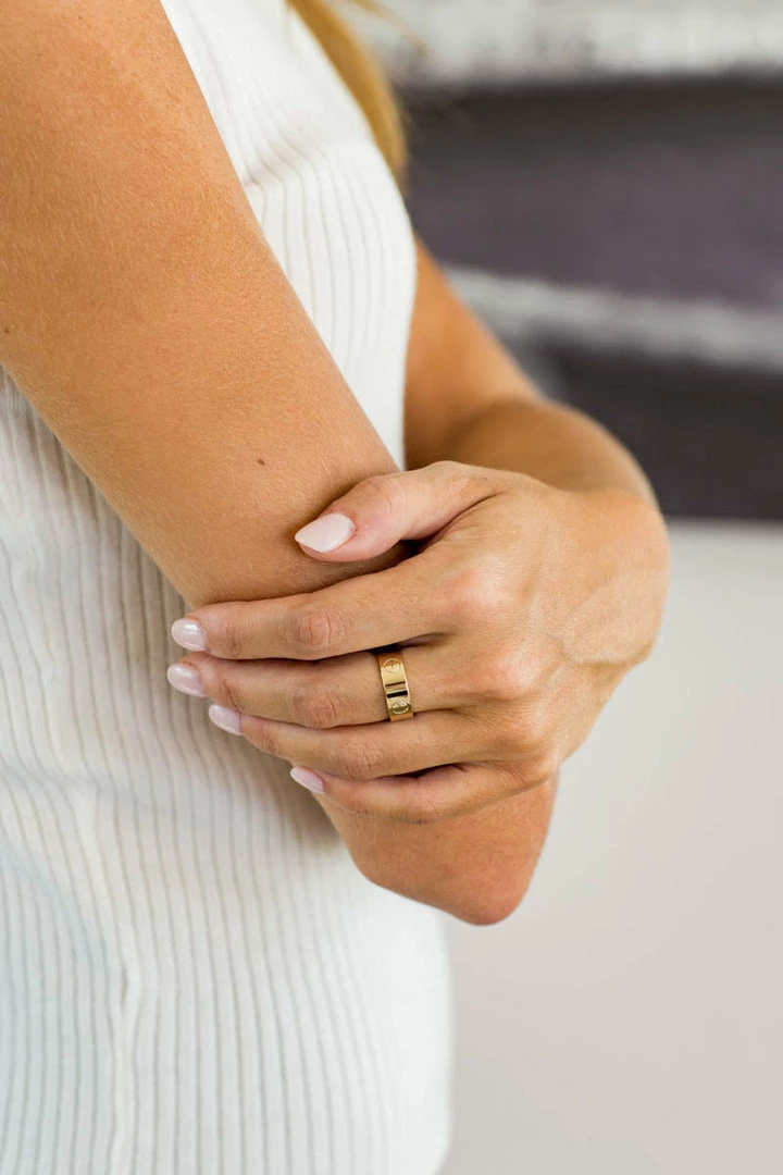 A.v Max Nailhead Ring