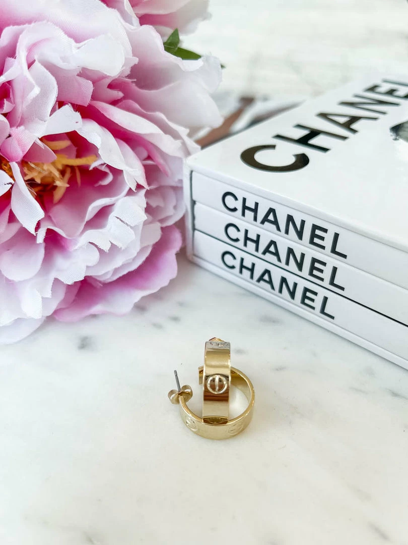 A.v Max Small Nailhead Hoop Earring